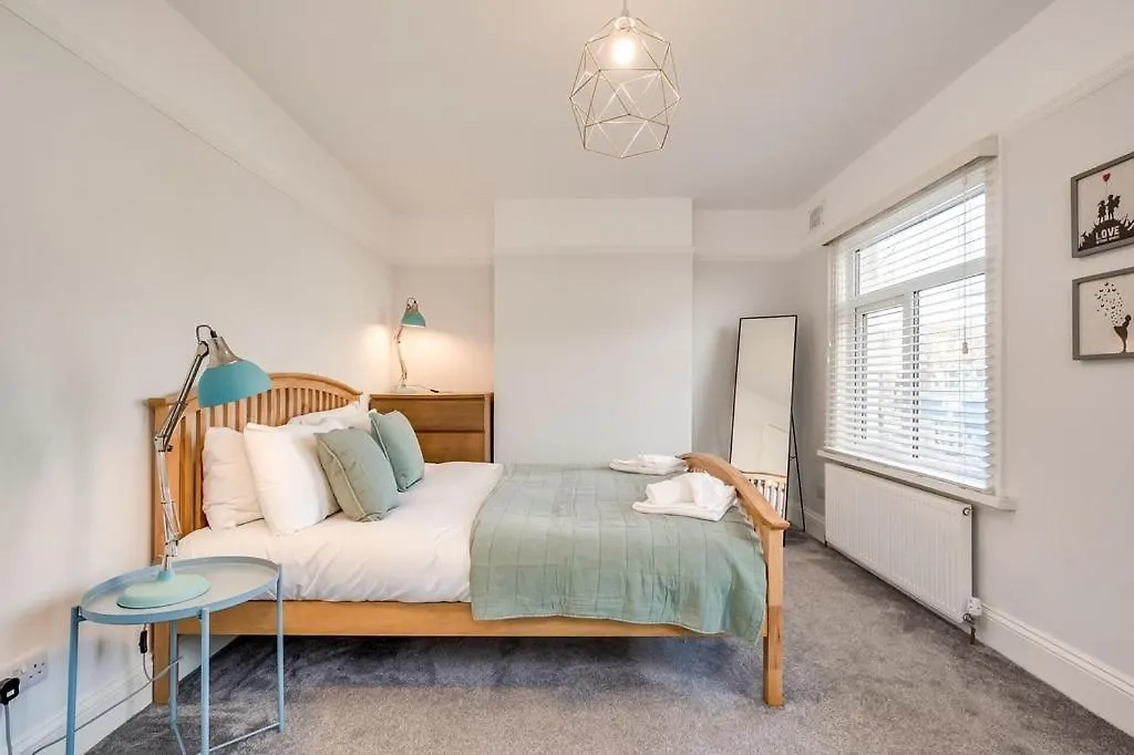 Central Belfast Apartments - Malone Hideaway