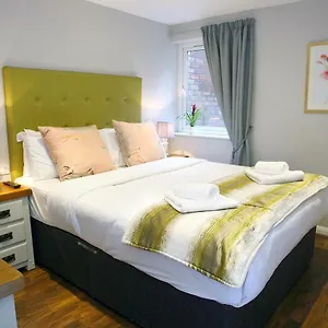 Eglantine Apartment