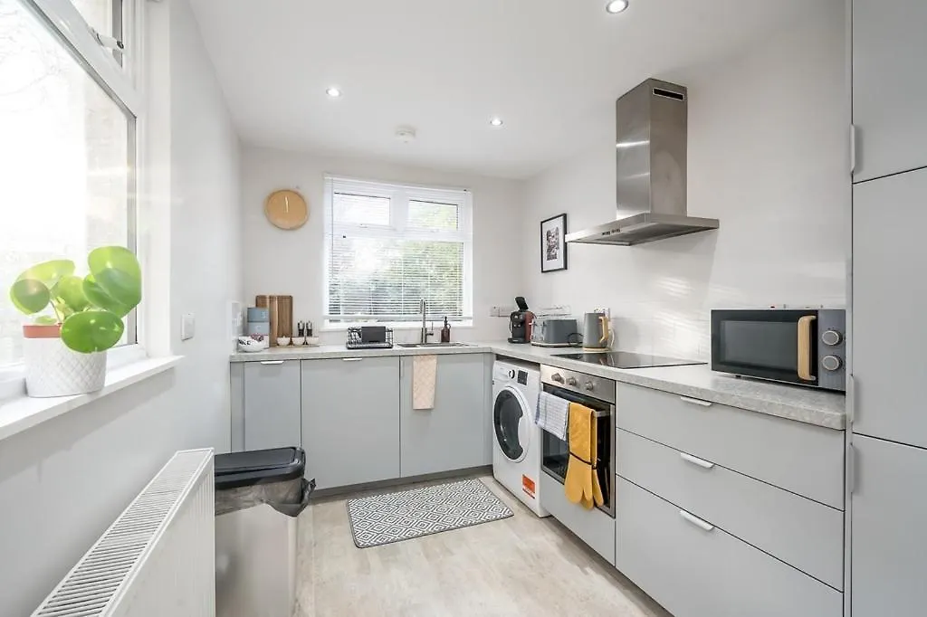 Central Belfast Apartments - Malone Hideaway