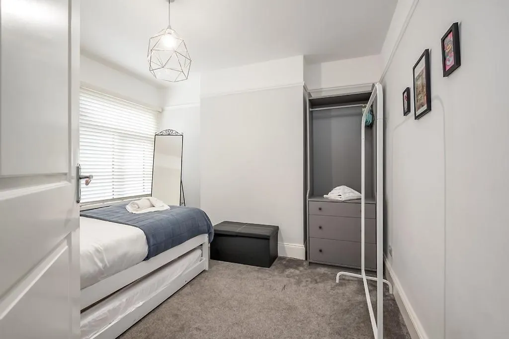 Central Belfast Apartments - Malone Hideaway