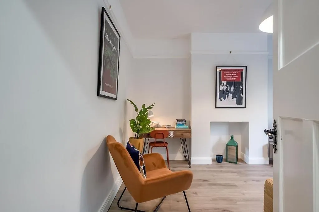 Central Belfast Apartments - Malone Hideaway