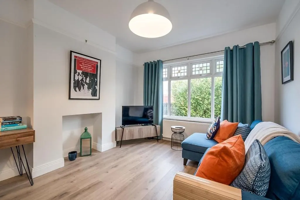 Central Belfast Apartments - Malone Hideaway
